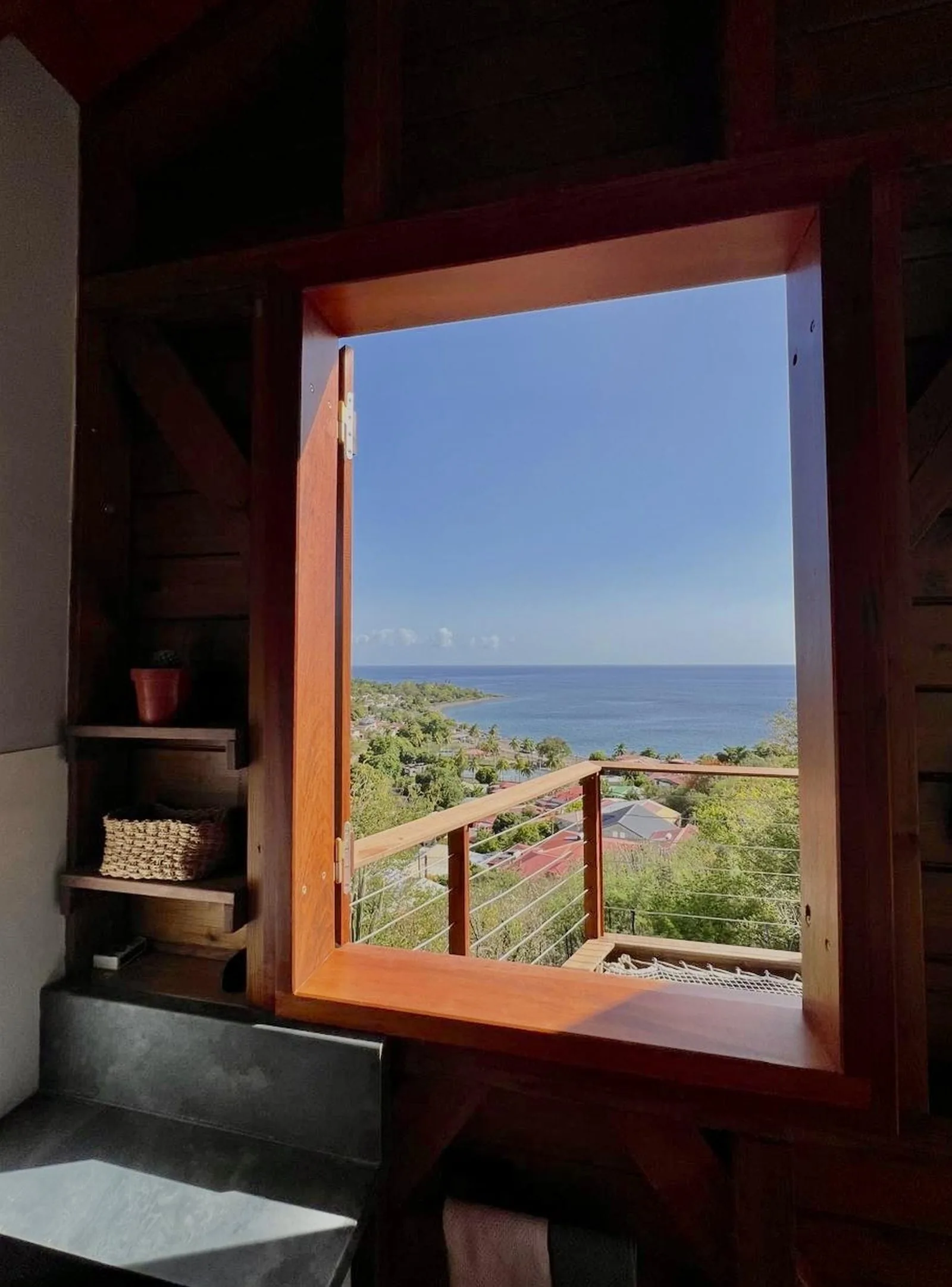 Vue panoramique sur la mer des Caraïbes depuis le bungalow Panorama Kreyòl
